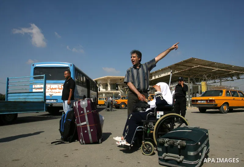 Palestinian pilgrims arrive the Rafah border crossing into Gaza Strip, in the southern Gaza strip town of Rafah on Nov. 07, 2012 . Hundreds of Palestinian pilgrims will cross into Gaza Strip on their way from Saudi Arabi...