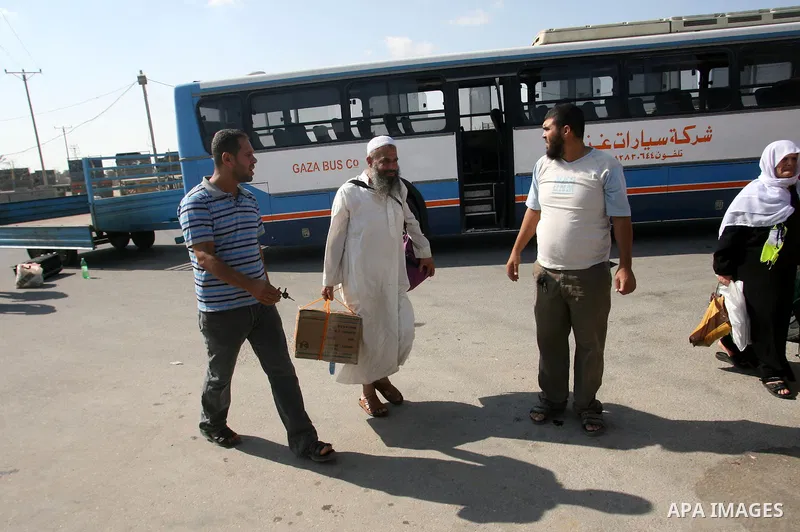 Palestinian pilgrims arrive the Rafah border crossing into Gaza Strip, in the southern Gaza strip town of Rafah on Nov. 07, 2012 . Hundreds of Palestinian pilgrims will cross into Gaza Strip on their way from Saudi Arabi...