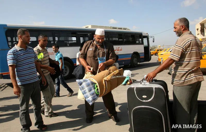 Palestinian pilgrims arrive the Rafah border crossing into Gaza Strip, in the southern Gaza strip town of Rafah on Nov. 07, 2012 . Hundreds of Palestinian pilgrims will cross into Gaza Strip on their way from Saudi Arabi...