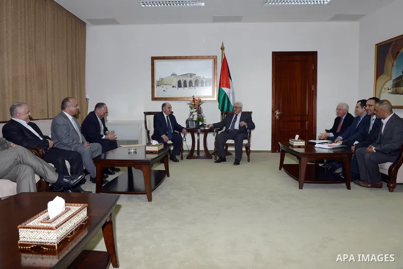 Palestinian President Mahmoud Abbas meets with a delegation of Jerusalem's doctors, at the Palestinian Authority headquarter in the West Bank city of Ramallah on November 09, 2012. Photo by Thaer Ganaim