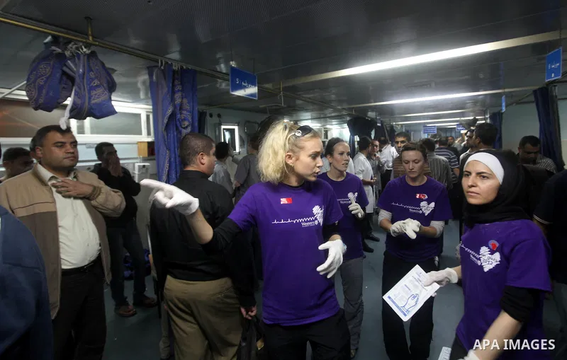 A wounded Palestinian arrives at a hospital in Gaza City following Israeli shelling November 10, 2012. Israeli tank shells killed at least two Palestinians and wounded 20 in the Gaza Strip on Saturday after an apparent a...