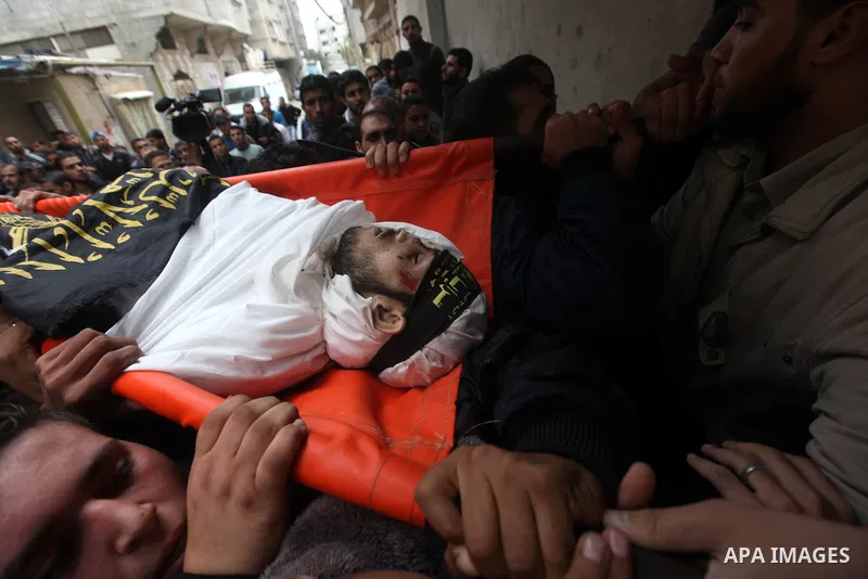 Palestinians carry the body of Islamic Jihad militant, Mohammed Shkukani, 19, during his funeral at the Shati refugee camp in Gaza City, Sunday, Nov. 11, 2012. Hostilities along the Gaza-Israel border escalated sharply o...