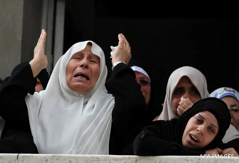 Palestinian relatives of killed civilian Ahmad Dardasawy, 18, mourn during his funeral in Gaza City on November 11, 2012, after he was killed the day before in Israeli shelling as clashes erupted along the Israeli-Gaza S...