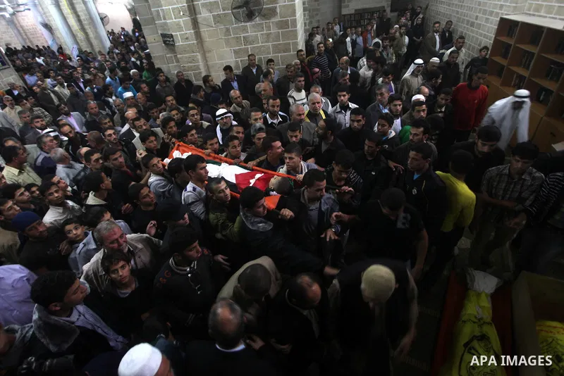 Mourners carry the body of killed Palestinian civilian Ahmad Dardasawy, 18, during his funeral in Gaza City on November 11, 2012 , the day after he was killed in Israeli shelling as clashes erupted along the Isreali-Gaza...