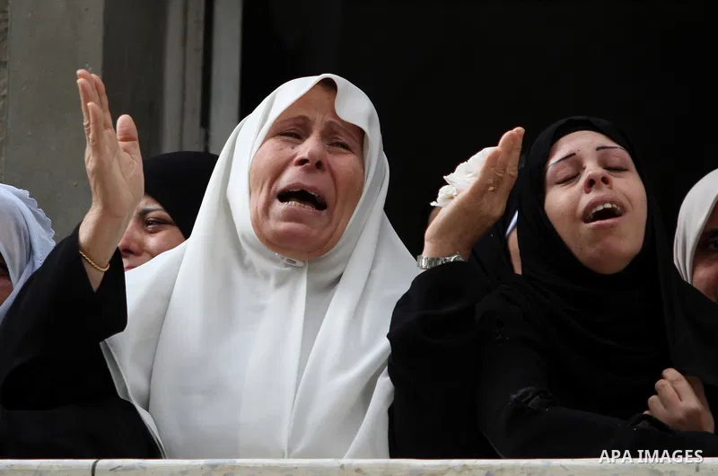 Palestinian relatives of killed civilian Ahmad Dardasawy, 18, mourn during his funeral in Gaza City on November 11, 2012, after he was killed the day before in Israeli shelling as clashes erupted along the Israeli-Gaza S...