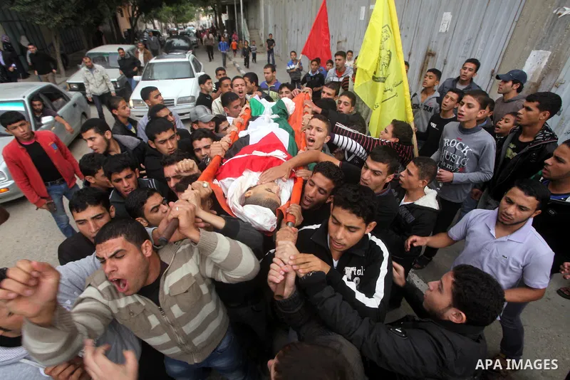 Mourners carry the body of killed Palestinian civilian Ahmad Dardasawy, 18, during his funeral in Gaza City on November 11, 2012 , the day after he was killed in Israeli shelling as clashes erupted along the Isreali-Gaza...