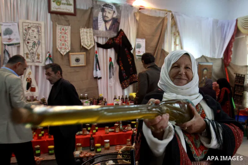 Palestinians woman participate in the opening of the Olive Festival in the in the West Bank of Salfit, on Nov. 11, 2012. Photo by Nedal Eshtayah