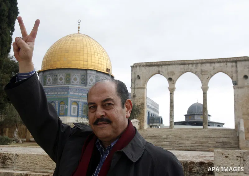 Tunesian artist Lotfi Bouchnak marks victory sign in front of the Dome of the Rock during a visit to the Al-Aqsa mosque compound, Islam's third holiest, in the old city of Jerusalem on November 12, 2012. Photo by Mahfouz...