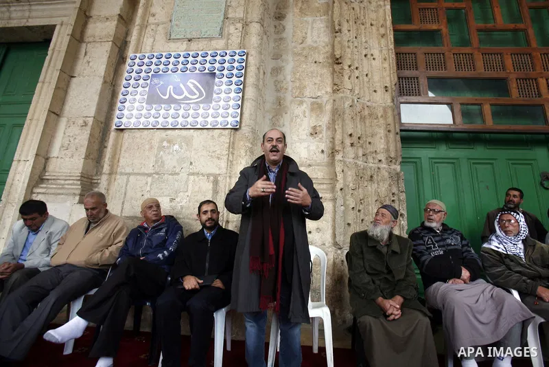 Tunesian artist Lotfi Bouchnak stands in front of the Dome of the Rock during a visit to the Al-Aqsa mosque compound, Islam's third holiest, in the old city of Jerusalem on November 12, 2012. Photo by Mahfouz Abu Turk