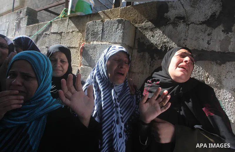 Palestinian relatives of Hamas militant Mohammed Qanoua, who died of wounds suffered from Israeli tank fire, mourn during his funeral in Gaza City November 13, 2012. Israel struck three targets in the Gaza Strip in the e...