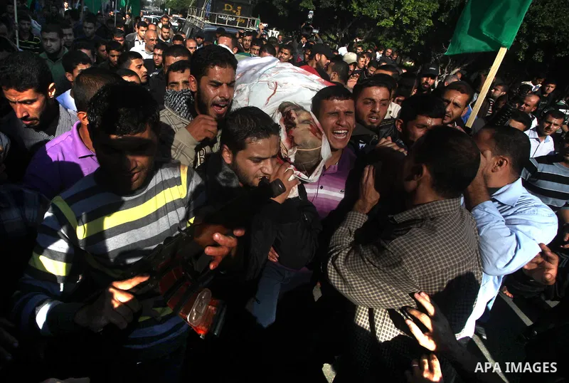 Palestinian mourners carry the body of Ahmad Jaabari, head of the military wing of the Hamas movement, the Ezzedin Qassam Brigades, during his funeral in Gaza City, on November 15, 2012. Tensions between Israel and Gaza...