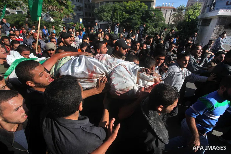 Palestinian mourners carry the body of Ahmad Jaabari, head of the military wing of the Hamas movement, the Ezzedin Qassam Brigades, during his funeral in Gaza City, on November 15, 2012. Tensions between Israel and Gaza...