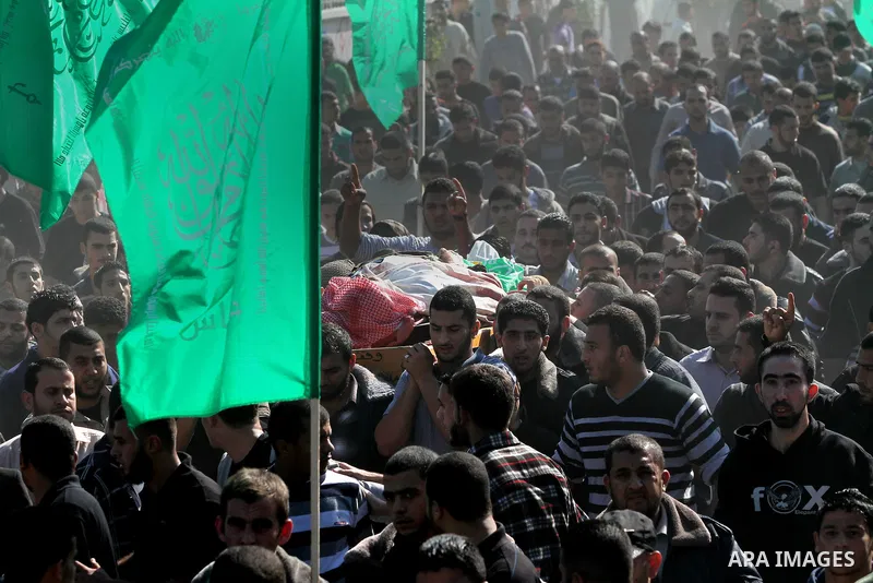 Palestinian mourners carry the body of Ahmad Jaabari, head of the military wing of the Hamas movement, the Ezzedin Qassam Brigades, during his funeral in Gaza City, on November 15, 2012. Tensions between Israel and Gaza...
