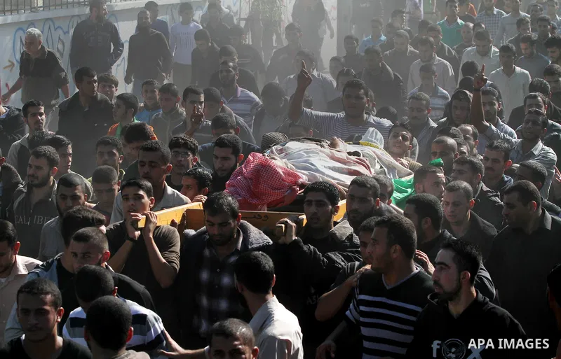 Palestinian mourners carry the body of Ahmad Jaabari, head of the military wing of the Hamas movement, the Ezzedin Qassam Brigades, during his funeral in Gaza City, on November 15, 2012. Tensions between Israel and Gaza...