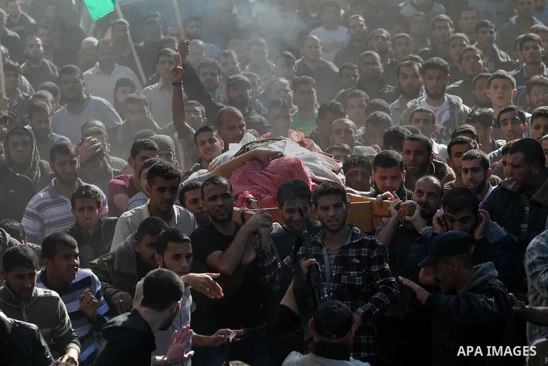 Palestinian mourners carry the body of Ahmad Jaabari, head of the military wing of the Hamas movement, the Ezzedin Qassam Brigades, during his funeral in Gaza City, on November 15, 2012. Tensions between Israel and Gaza...