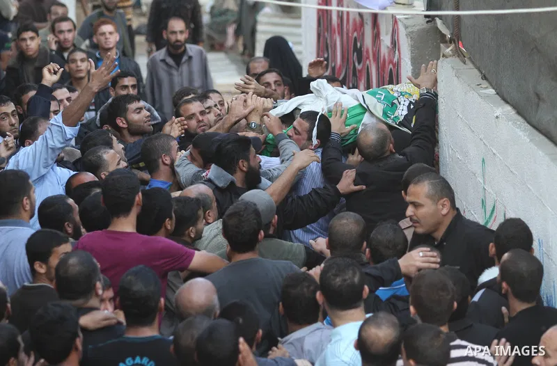 Palestinian mourners carry the body of Ahmad Jaabari, head of the military wing of the Hamas movement, the Ezzedin Qassam Brigades, during his funeral in Gaza City, on November 15, 2012. Tensions between Israel and Gaza...