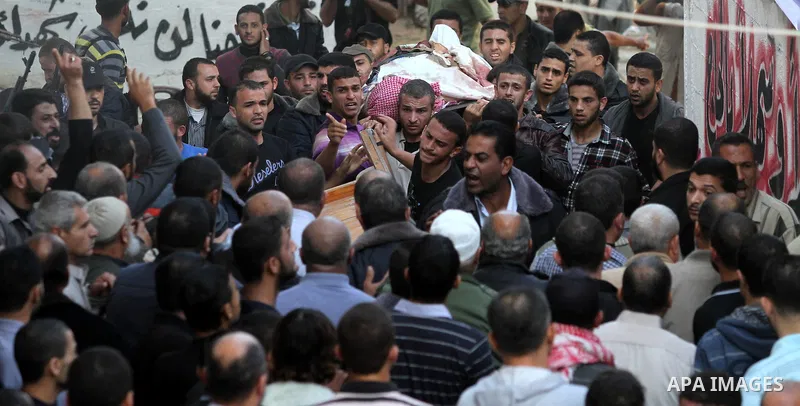 Palestinian mourners carry the body of Ahmad Jaabari, head of the military wing of the Hamas movement, the Ezzedin Qassam Brigades, during his funeral in Gaza City, on November 15, 2012. Tensions between Israel and Gaza...