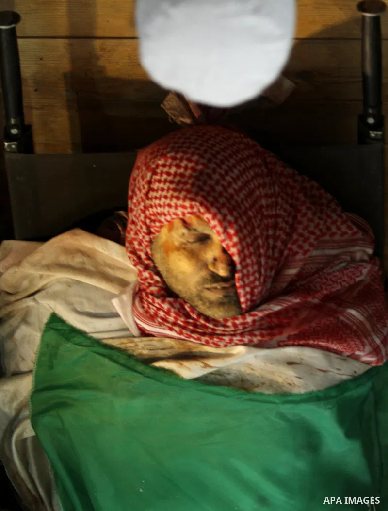 Palestinian mourners carry the body of Ahmad Jaabari, head of the military wing of the Hamas movement, the Ezzedin Qassam Brigades, during his funeral in Gaza City, on November 15, 2012. Tensions between Israel and Gaza...