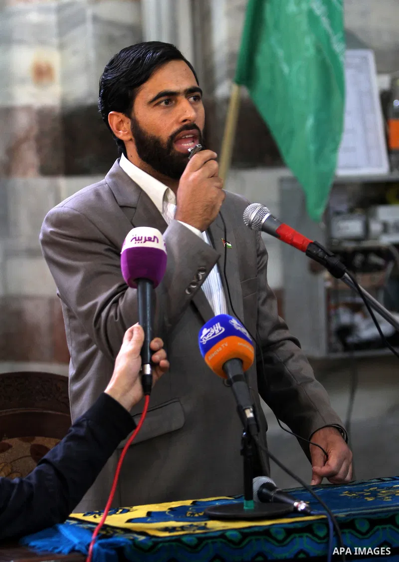 Palestinian Parliament member in Gaza Strip , Mushir Al-Masri delivers a speech during a funeral in Gaza City, 15 November 2012. Thousands of people gathered in the Gaza Strip 15 November for the funeral of Ahmed Ja'abar...