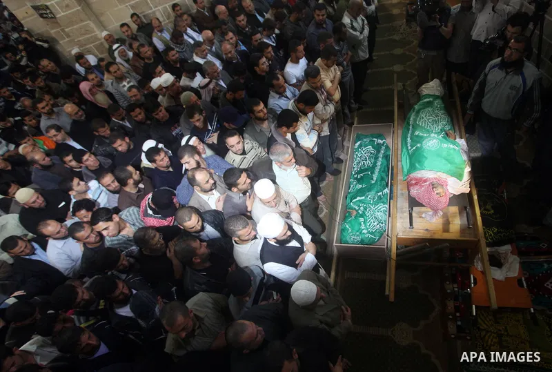 Palestinian mourners carry the body of Ahmad Jaabari, head of the military wing of the Hamas movement, the Ezzedin Qassam Brigades, during his funeral in Gaza City, on November 15, 2012. Tensions between Israel and Gaza...