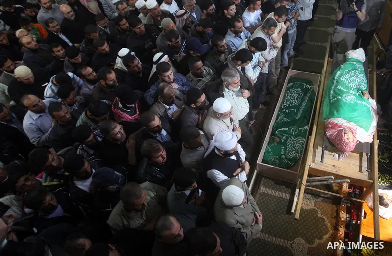 Palestinian mourners carry the body of Ahmad Jaabari, head of the military wing of the Hamas movement, the Ezzedin Qassam Brigades, during his funeral in Gaza City, on November 15, 2012. Tensions between Israel and Gaza...