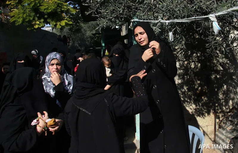 Palestinian relatives of Hisham Ghalban mourn during his funeral in Khan Younis in the southern Gaza Strip, on November 15, 2012. Tensions between Israel and Gaza have sparked a furious response from Egypt's Islamist adm...