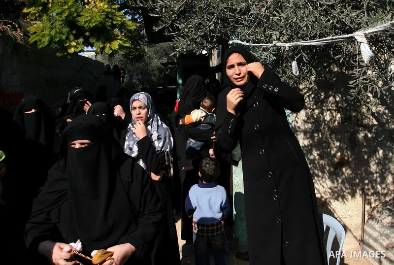 Palestinian relatives of Hisham Ghalban mourn during his funeral in Khan Younis in the southern Gaza Strip, on November 15, 2012. Tensions between Israel and Gaza have sparked a furious response from Egypt's Islamist adm...