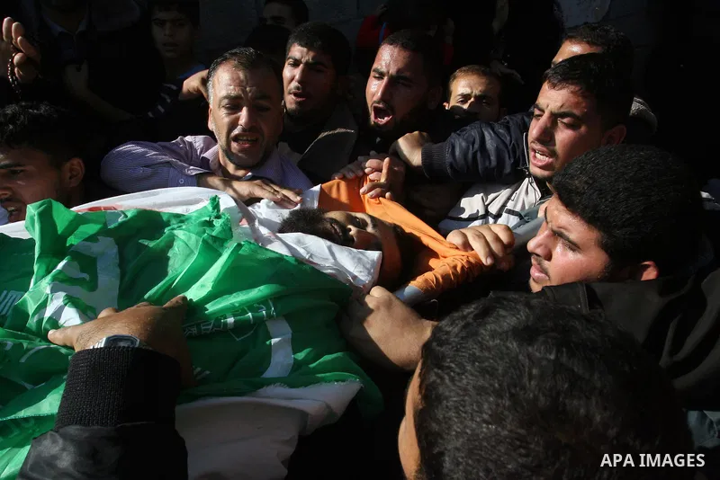 Palestinian relatives of Hisham Ghalban carry his body in Khan Younis in the southern Gaza Strip, on November 15, 2012. Tensions between Israel and Gaza have sparked a furious response from Egypt's Islamist administratio...