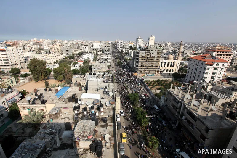 Palestinian mourners carry the body of Ahmad Jaabari, head of the military wing of the Hamas movement, the Ezzedin Qassam Brigades, during his funeral in Gaza City, on November 15, 2012. Tensions between Israel and Gaza...