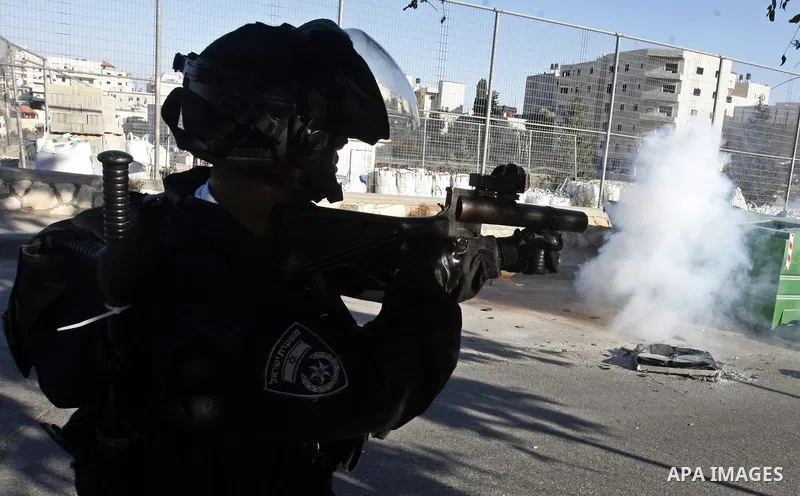 An Israeli security force shot a tear gas canister toward Palestinian demonstrators during clashes in protest to Israel's military operation in Gaza, in the East Jerusalem neighbourhood of Issawiya November 15, 2012. A H...