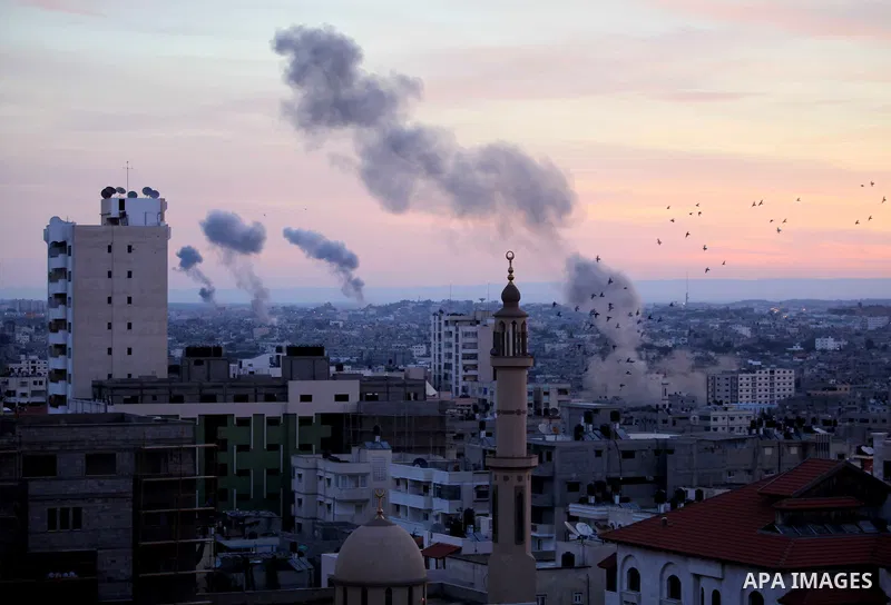 Smoke rises after Israeli air strike in the central of Gaza city on 16 November 2012. Missiles continue to be fired by Palestinian militant in the Gaza Strip, as Israel continues to strike targets inside the Gaza Strip i...