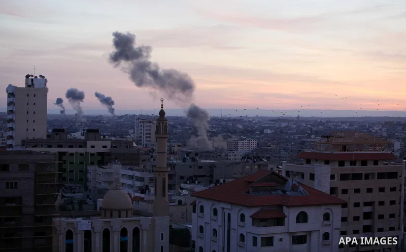 Smoke rises after Israeli air strike in the central of Gaza city on 16 November 2012. Missiles continue to be fired by Palestinian militant in the Gaza Strip, as Israel continues to strike targets inside the Gaza Strip i...