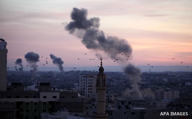 Smoke rises after Israeli air strike in the central of Gaza city on 16 November 2012. Missiles continue to be fired by Palestinian militant in the Gaza Strip, as Israel continues to strike targets inside the Gaza Strip i...