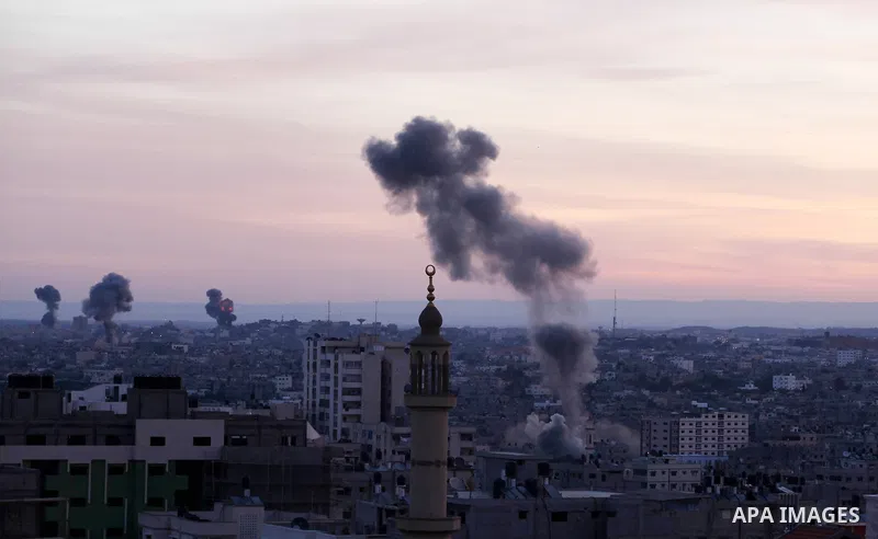 Smoke rises after Israeli air strike in the central of Gaza city on 16 November 2012. Missiles continue to be fired by Palestinian militant in the Gaza Strip, as Israel continues to strike targets inside the Gaza Strip i...
