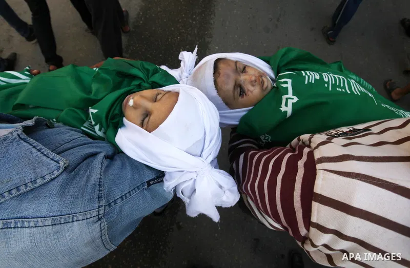 Palestinians carry the bodies of two children during their funeral in the northern Gaza Strip November 18, 2012. Two children Jumana Abu Seifan, 18 months old, and her brother Tamer, three and a half years old, were kill...