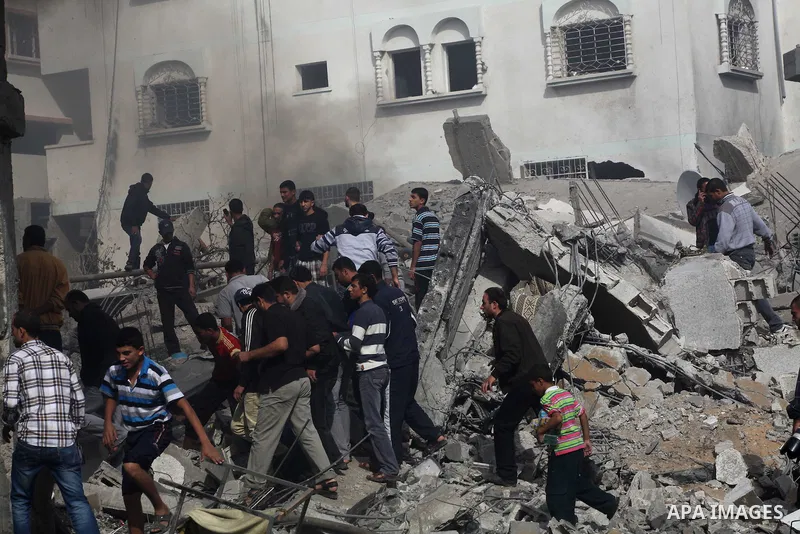Palestinians survey the remains of a destroyed a house after Israeli air strike in al-Shijaia in the east of Gaza city on, 18 November 2012. Israel bombed militant targets in Gaza for a fifth straight day on Sunday, laun...