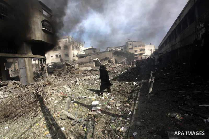 Palestinians survey the remains of a destroyed a house after Israeli air strike in al-Shijaia in the east of Gaza city on, 18 November 2012. Israel bombed militant targets in Gaza for a fifth straight day on Sunday, laun...