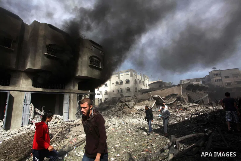 Palestinians survey the remains of a destroyed a house after Israeli air strike in al-Shijaia in the east of Gaza city on, 18 November 2012. Israel bombed militant targets in Gaza for a fifth straight day on Sunday, laun...