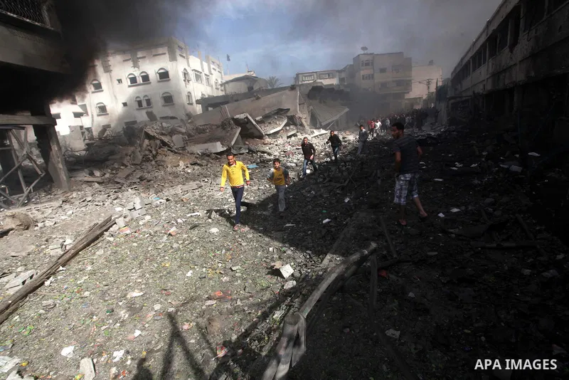 Palestinians survey the remains of a destroyed a house after Israeli air strike in al-Shijaia in the east of Gaza city on, 18 November 2012. Israel bombed militant targets in Gaza for a fifth straight day on Sunday, laun...