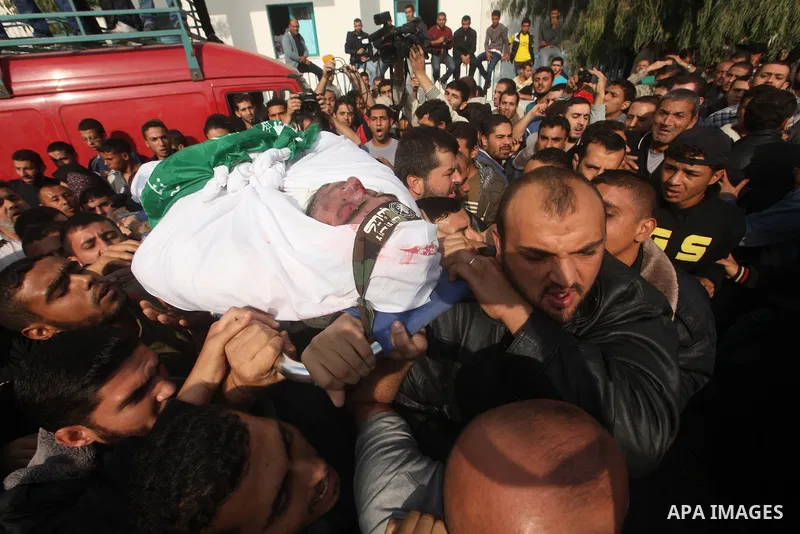 Palestinians carry the body of a member of Hamas militant Ezz el-Deen al-Qassam brigades during his funeral in Gaza City, on November 19, 2012. Media reports state that Israeli forces were on monday targeting the homes a...