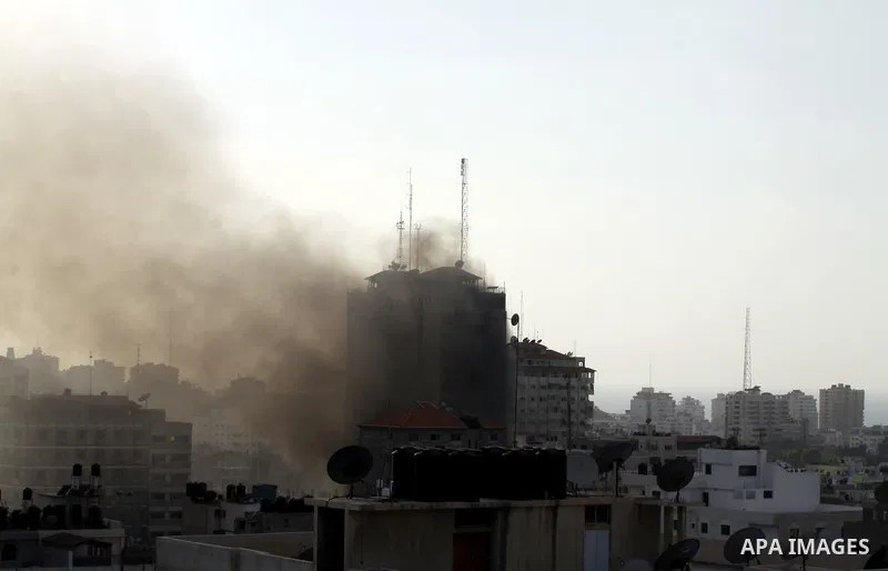 Smoke rises from al-Shorooq building which targeted by Israeli airstrike in Gaza city, 19 November, 2012. Media reports that Israeli forces were on Monday targeting the Palestinian homes and other buildings in its bombar...