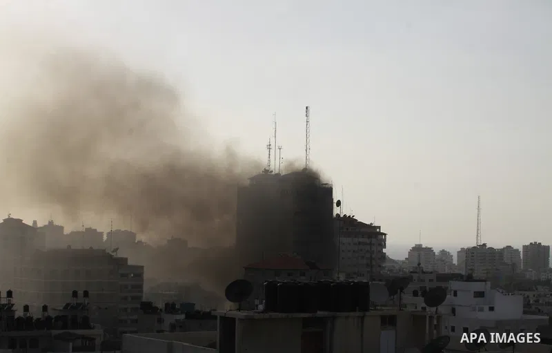 Smoke rises from al-Shorooq building which targeted by Israeli airstrike in Gaza city, 19 November, 2012. Media reports that Israeli forces were on Monday targeting the Palestinian homes and other buildings in its bombar...