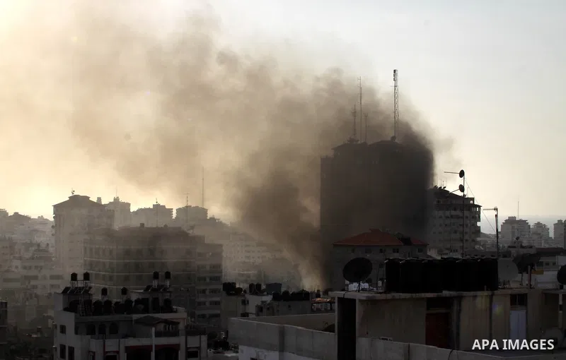 Smoke rises from al-Shorooq building which targeted by Israeli airstrike in Gaza city, 19 November, 2012. Media reports that Israeli forces were on Monday targeting the Palestinian homes and other buildings in its bombar...