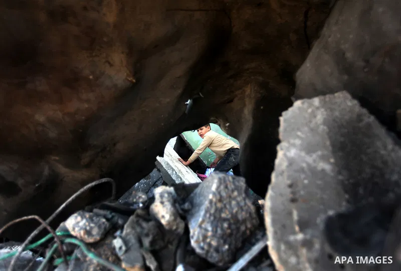 Palestinian boys salvage baggage from a building destroyed by an Israeli airstrike, in Gaza City, Gaza Strip, 20 November 2012. Media reports state that Israel pounded more than 100 targets in Gaza on the seventh day of...