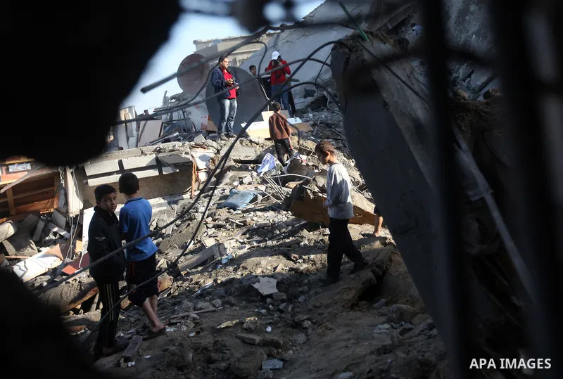 Palestinian boys salvage baggage from a building destroyed by an Israeli airstrike, in Gaza City, Gaza Strip, 20 November 2012. Media reports state that Israel pounded more than 100 targets in Gaza on the seventh day of...