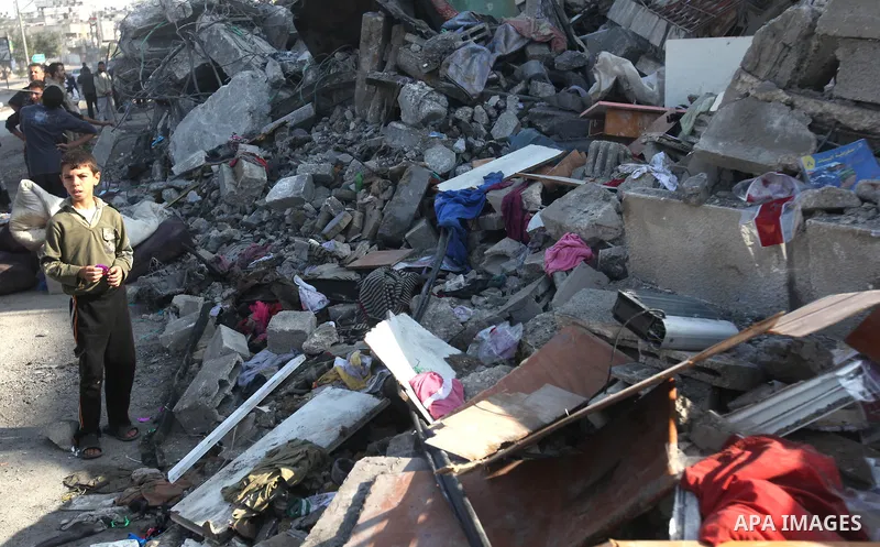 Palestinian boys salvage baggage from a building destroyed by an Israeli airstrike, in Gaza City, Gaza Strip, 20 November 2012. Media reports state that Israel pounded more than 100 targets in Gaza on the seventh day of...