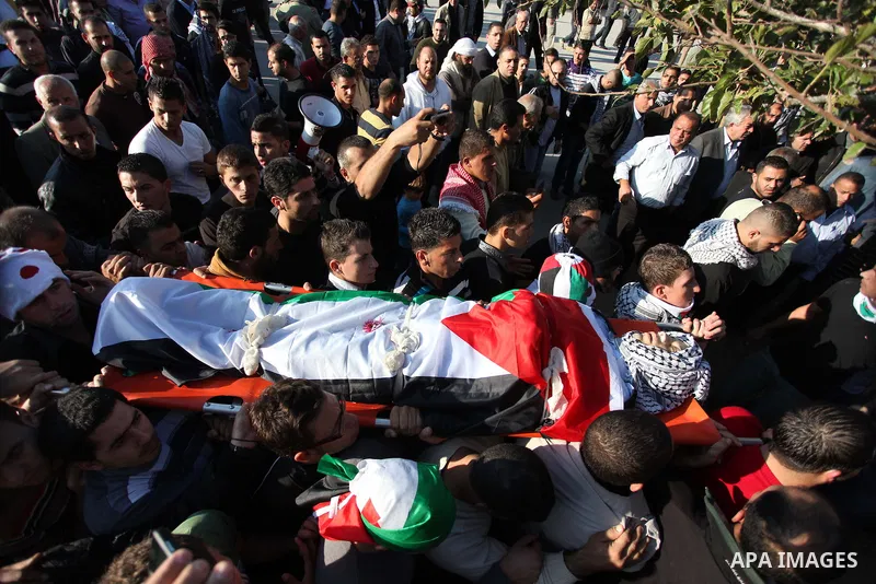 Palestinians carry the body of Rushdi Tamimi, 31, during his funeral procession in the West Bank city of Ramallah November 20, 2012. amimi was wounded during a protest against Israel's operation in Gaza on Saturday, Nov....