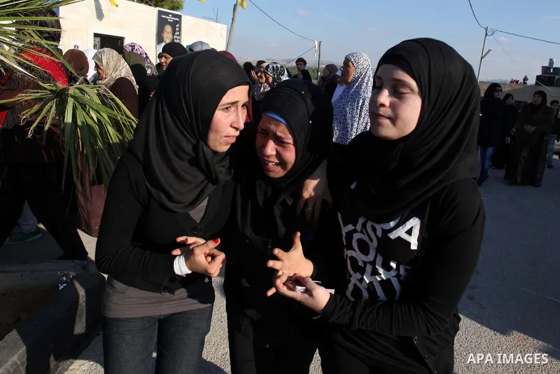 Relatives grieve Rushdi Tamimi who died of injuries sustained during clashes Saturday with Israeli security, during his funeral in the West Bank city of Ramallah, Tuesday, Nov 20, 2012. Tamimi was wounded during a protes...