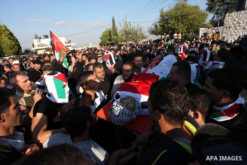Palestinians carry the body of Rushdi Tamimi, 31, during his funeral procession in the West Bank city of Ramallah November 20, 2012. amimi was wounded during a protest against Israel's operation in Gaza on Saturday, Nov....