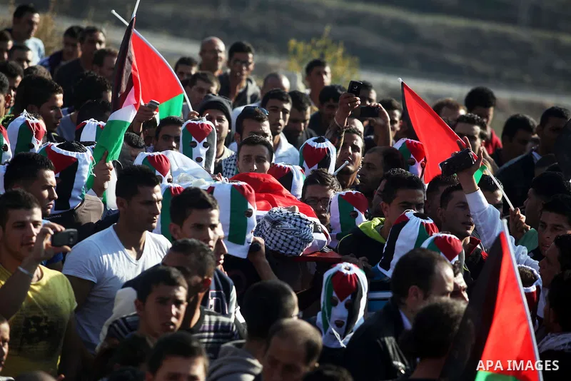 Palestinians carry the body of Rushdi Tamimi, 31, during his funeral procession in the West Bank city of Ramallah November 20, 2012. amimi was wounded during a protest against Israel's operation in Gaza on Saturday, Nov....